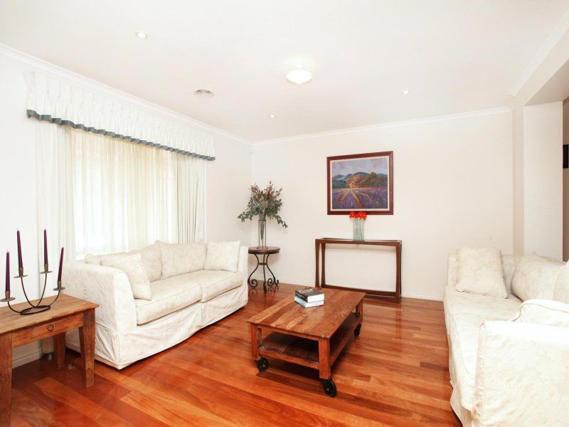 10 Mokoan Close, Caroline Springs - Thumbnail 4