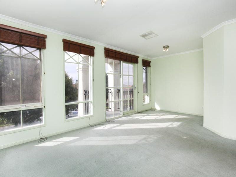 11 Barn Elms Parade, Caroline Springs - Thumbnail 8