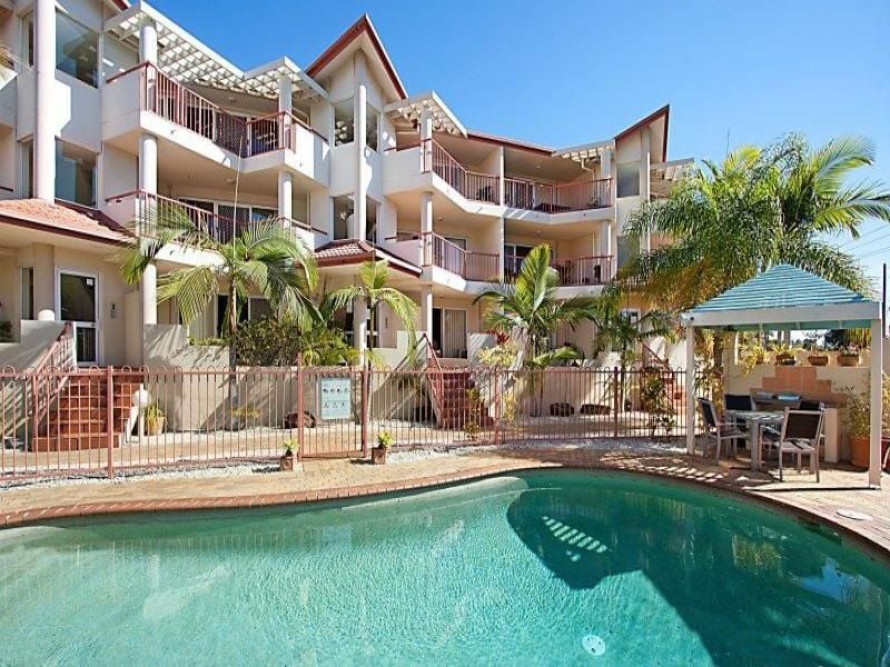 2/5 Ocean Street 'Ocean Place' KIRRA QLD, ' Kirra - Thumbnail 2