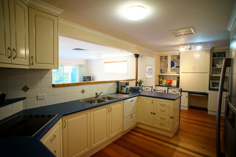 333 Bimbadeen Avenue Albury NSW, Albury - Thumbnail 2