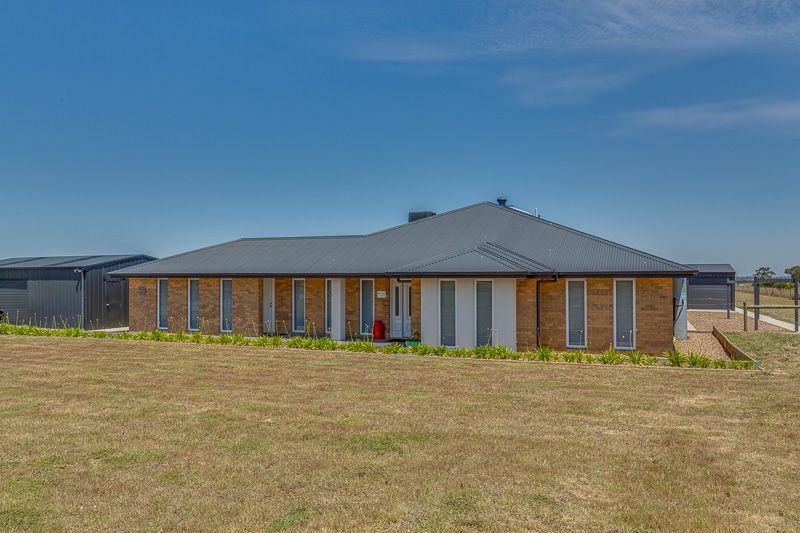 13 Lindsay Avenue, Bacchus Marsh - Thumbnail 2