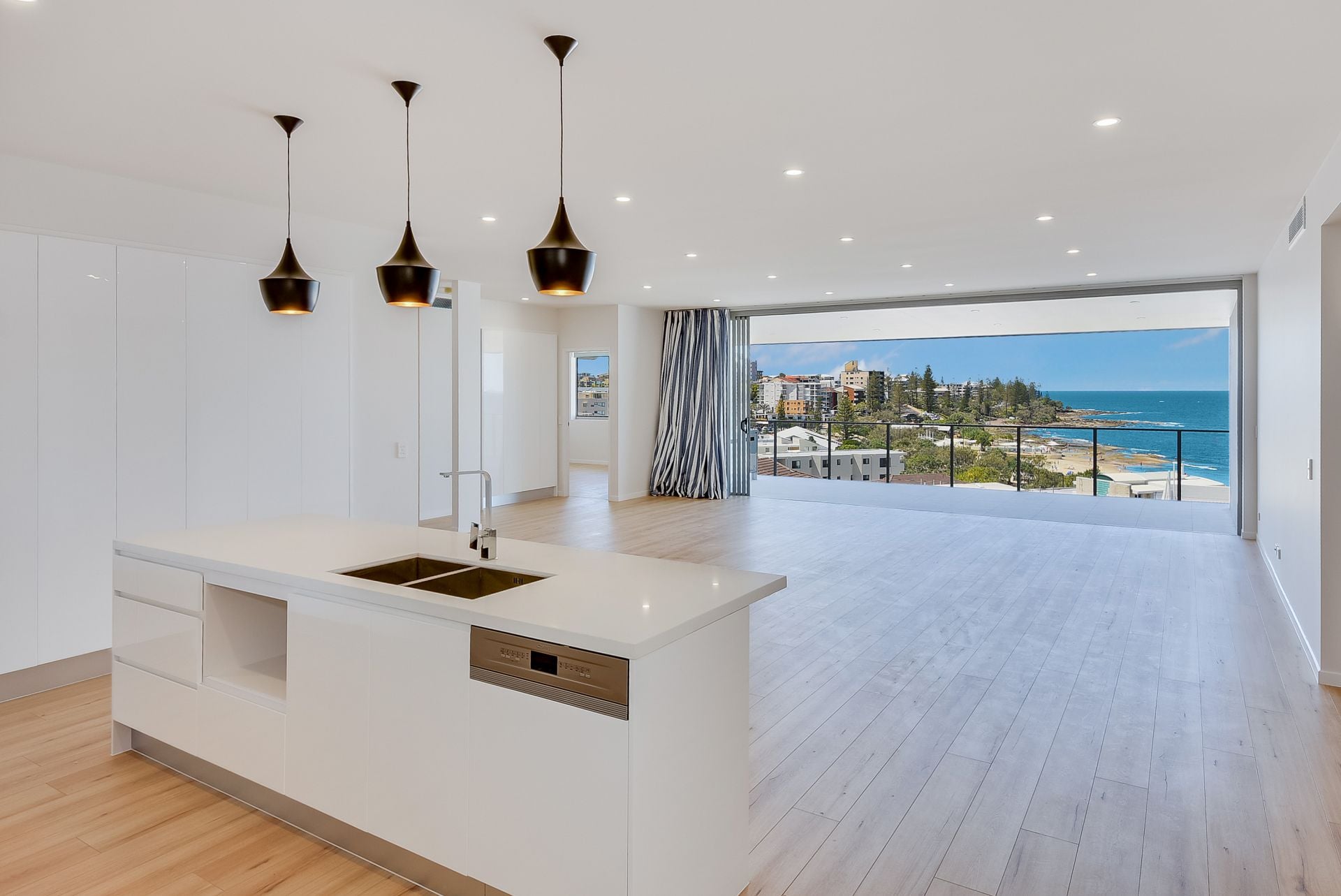 16/21-23 Mahia Terrace Kings Beach QLD, Kings Beach - Thumbnail 2