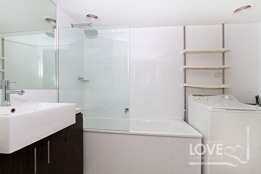 2 BEDROOMS, 2 BATHROOMS... THE PERFECT COMBINATION