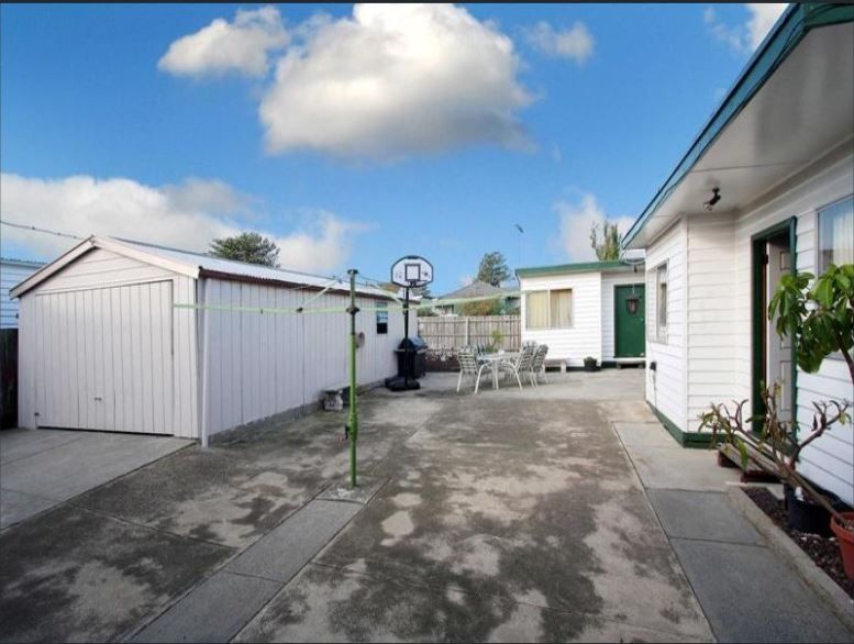 UPDATED HOME WITH TWO BUNGALOWS