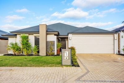 16 Aubun Garden, Caversham