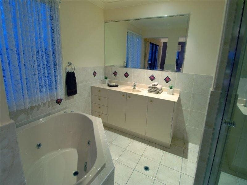 14 Mykonos Court KAWANA ISLAND QLD, Kawana Island - Thumbnail 7