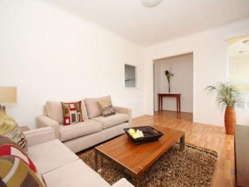 Exceptional 2 Bedroom Unit with Courtyard!
