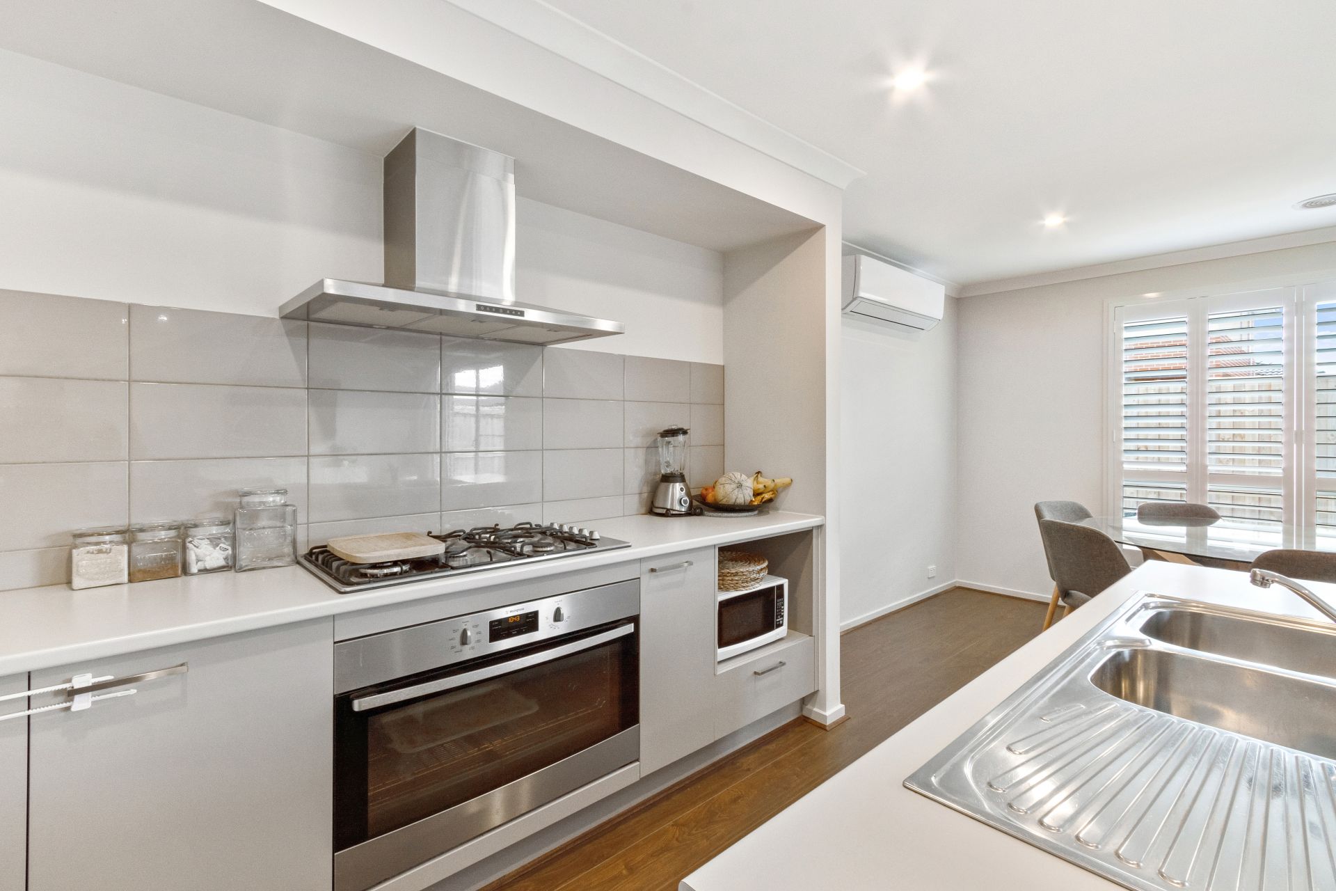 Modern family home, convenient Location & comfortable lifestyle!!!