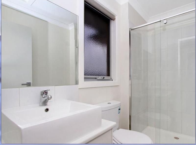 PRICE IS $270-$290PW LOOKING FOR A GREAT TENANT!