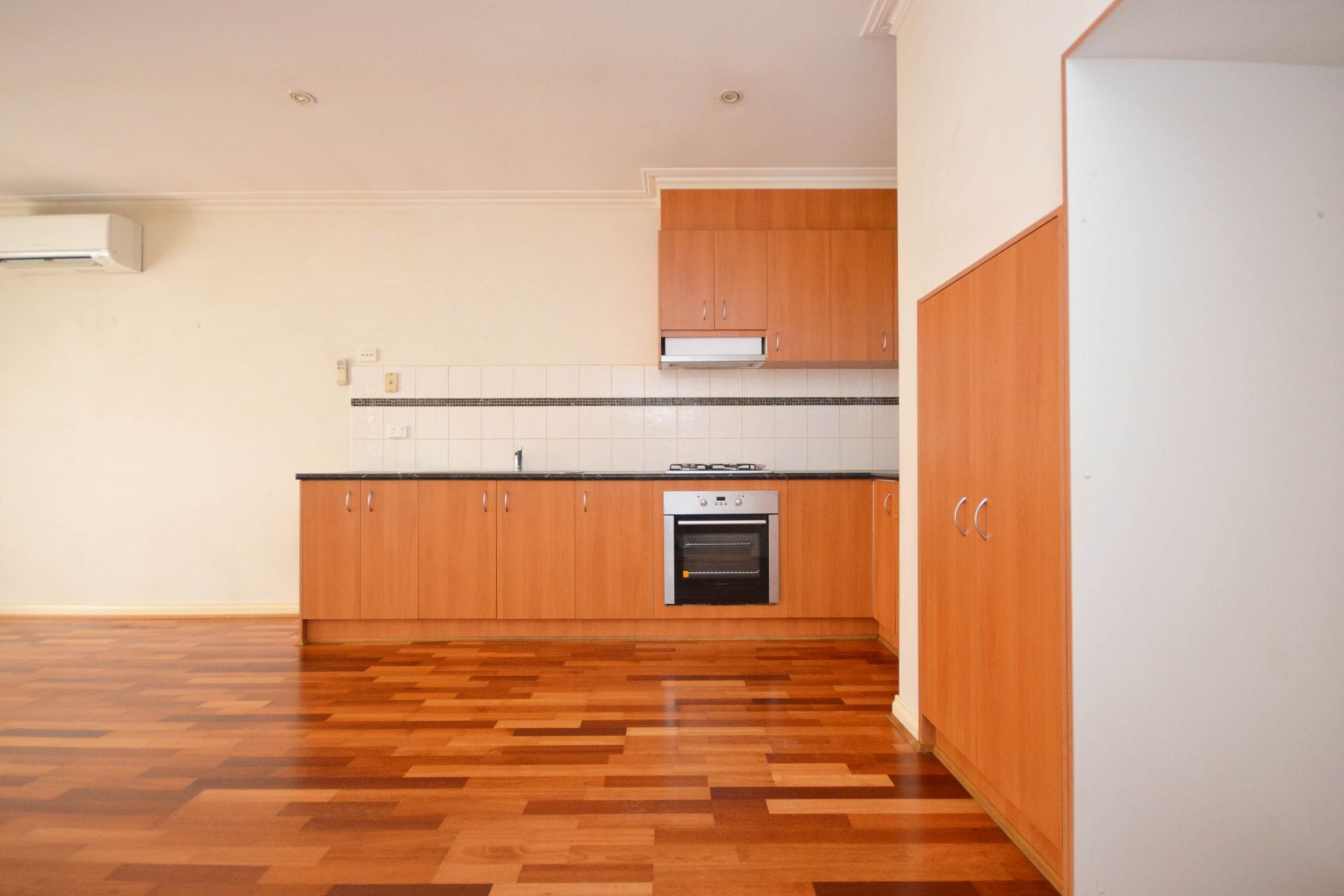 TOP TOWNHOUSE IN TRENDY THORNBURY