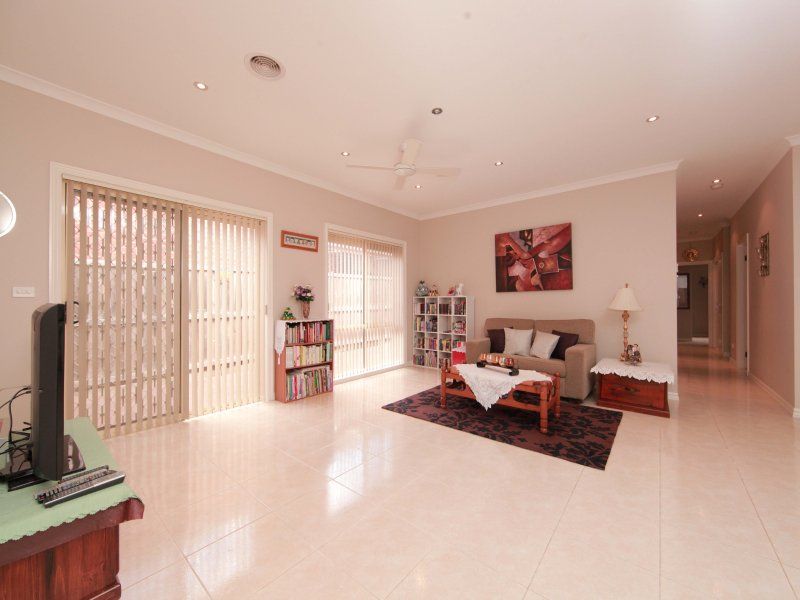 27 Paringa Avenue SOUTH MORANG, South Morang - Thumbnail 8