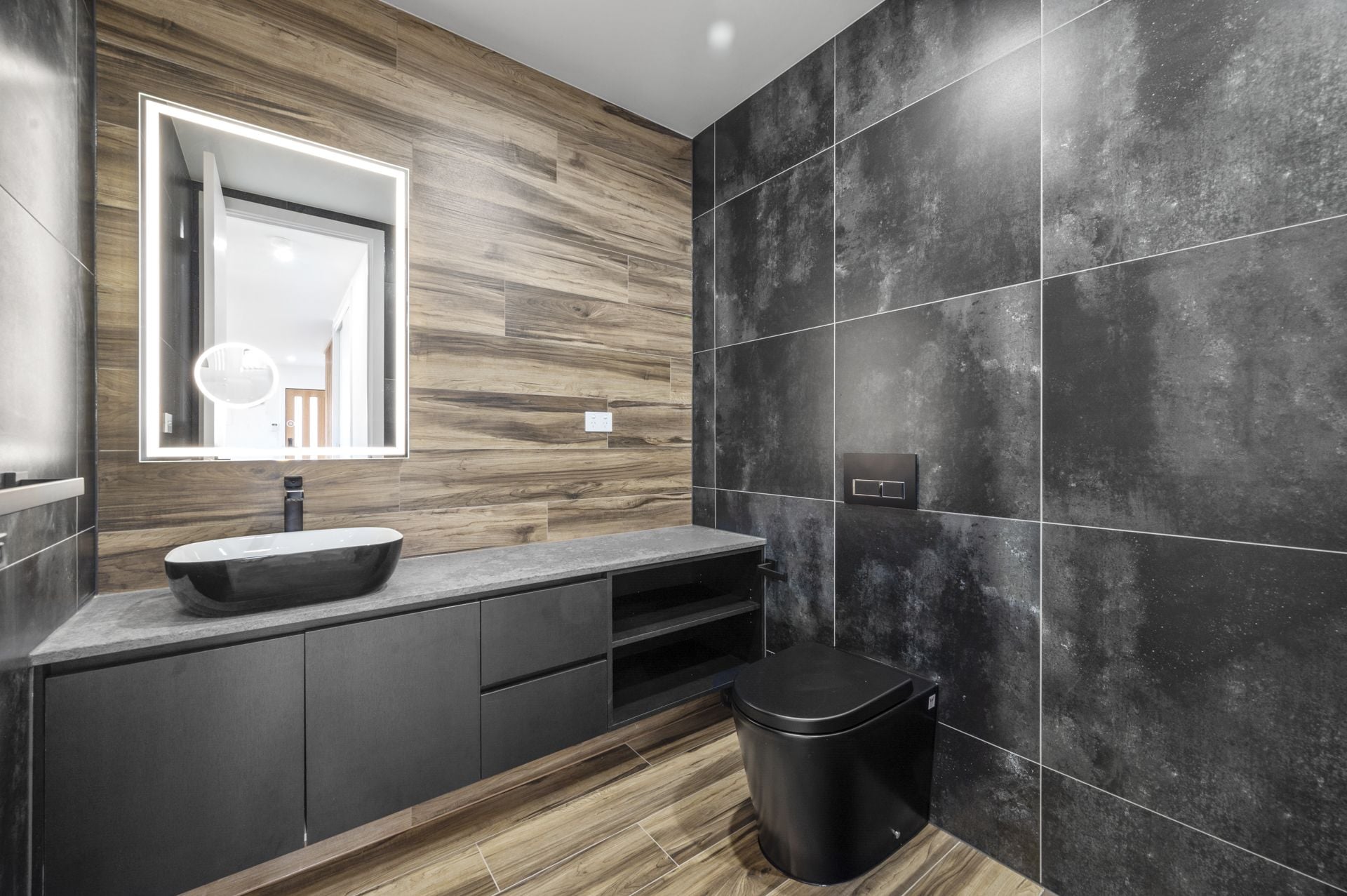 LUXURIOUS LIVING