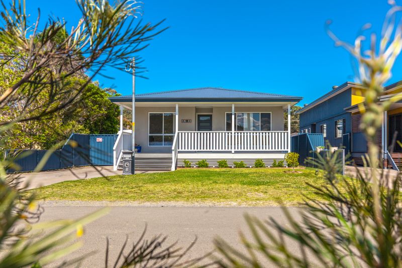 8 Queanbeyan Avenue