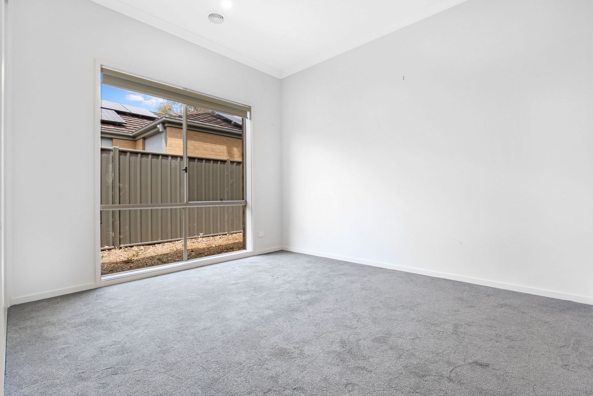 NEAT, COMPLETE AND OH SO CENTRAL!