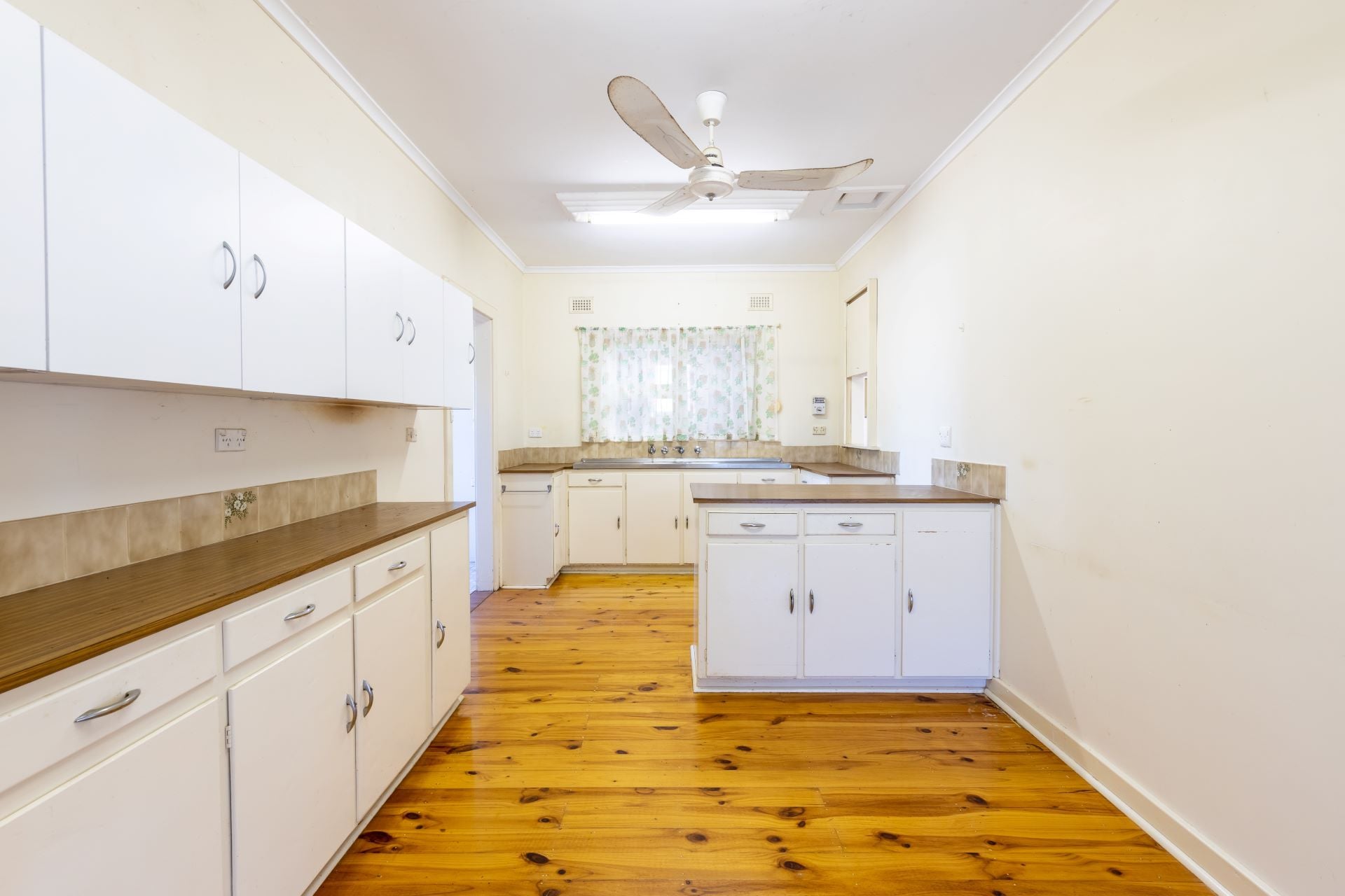 12 Spencer Highway Port Broughton SA, Port Broughton - Thumbnail 4