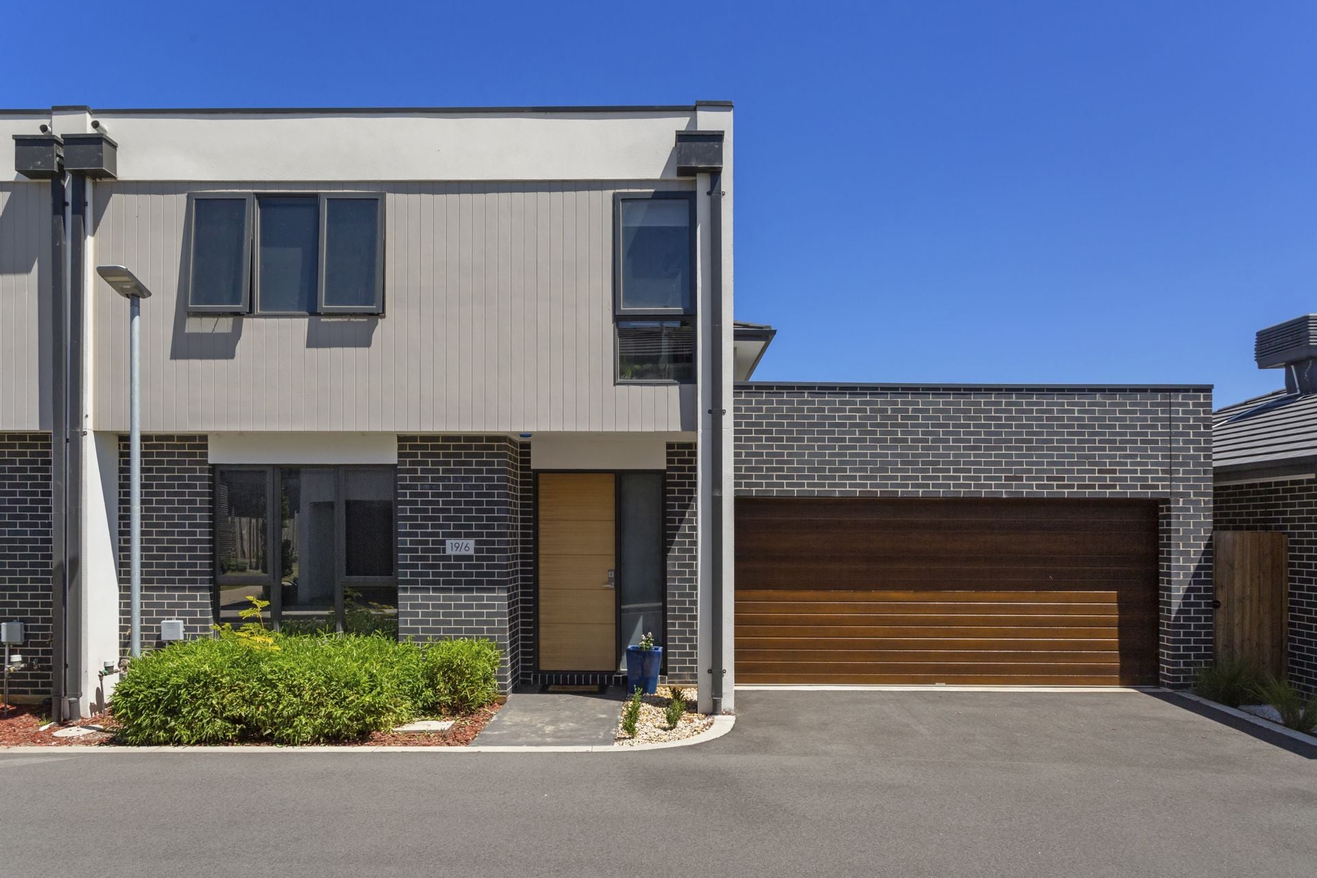 WALK TO THE TRAIN- BOUTIQUE LIVING