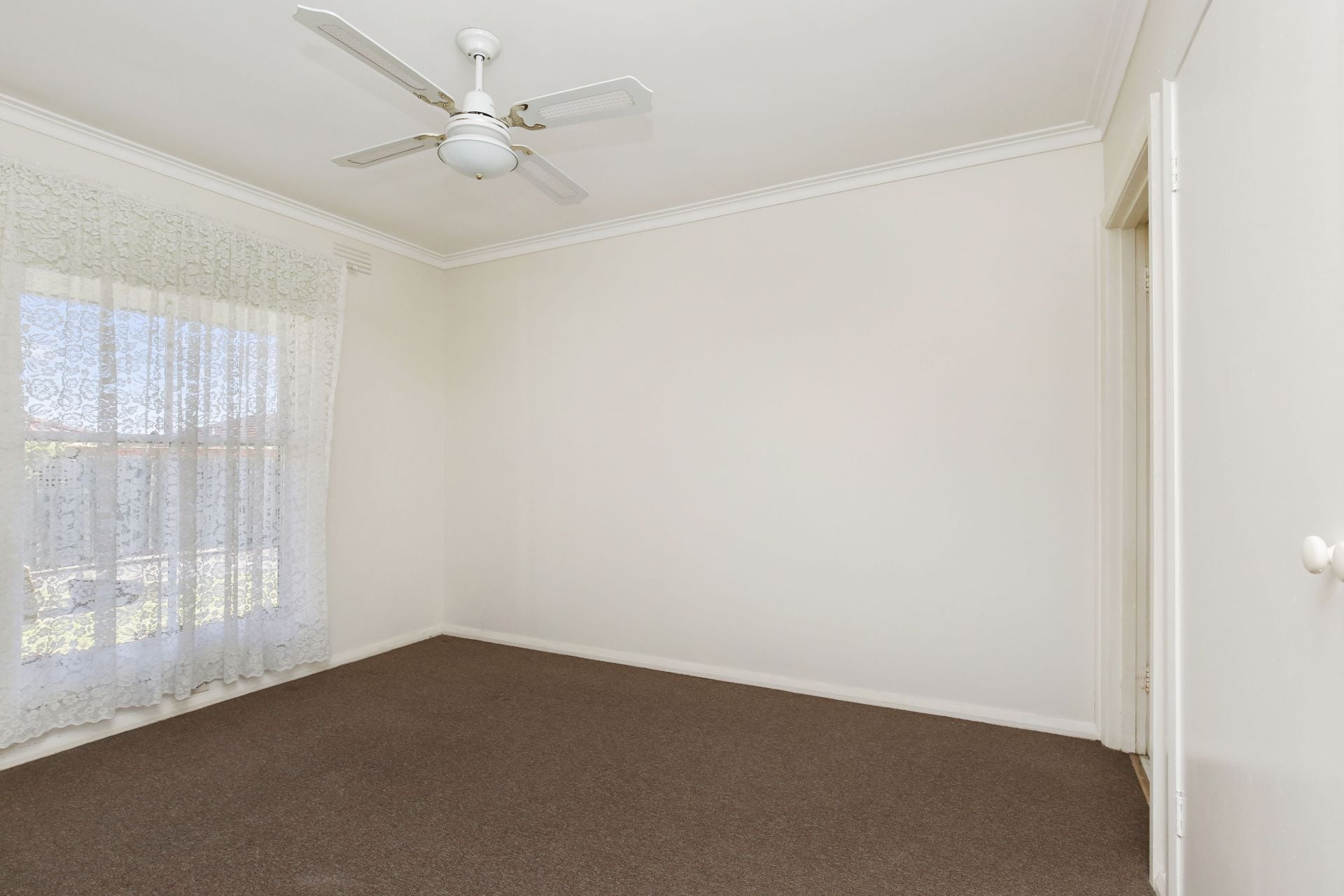 Renovated Villa with Courtyard
6 or 12 Month lease available!
