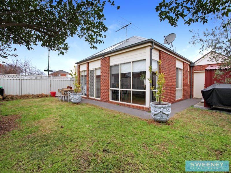 4 Dunstall Gardens, Caroline Springs - Thumbnail 7