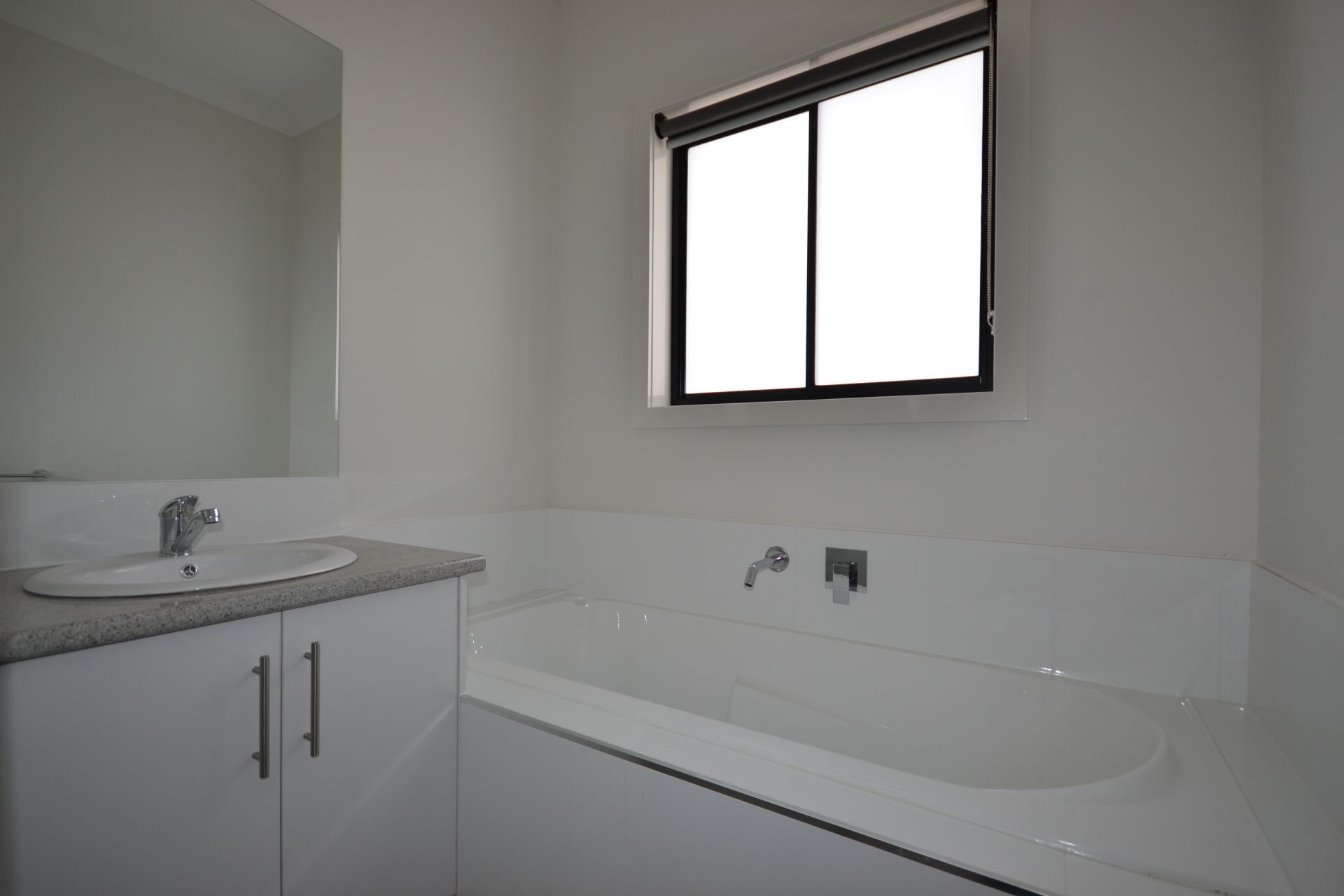 MODERN 4 BEDROOM HOUSE AND LOW MAINTENANCE BLOCK - SOUNDS PERFECT!