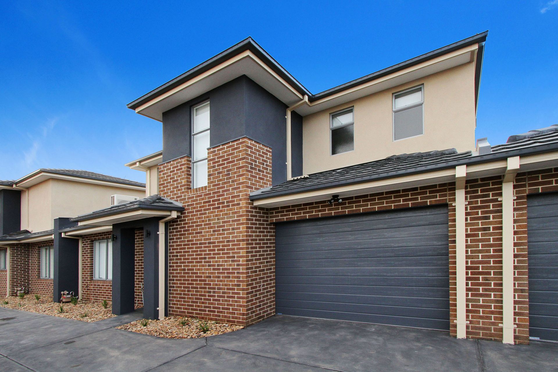 SLEEK, SPACIOUS & NEAR NEW