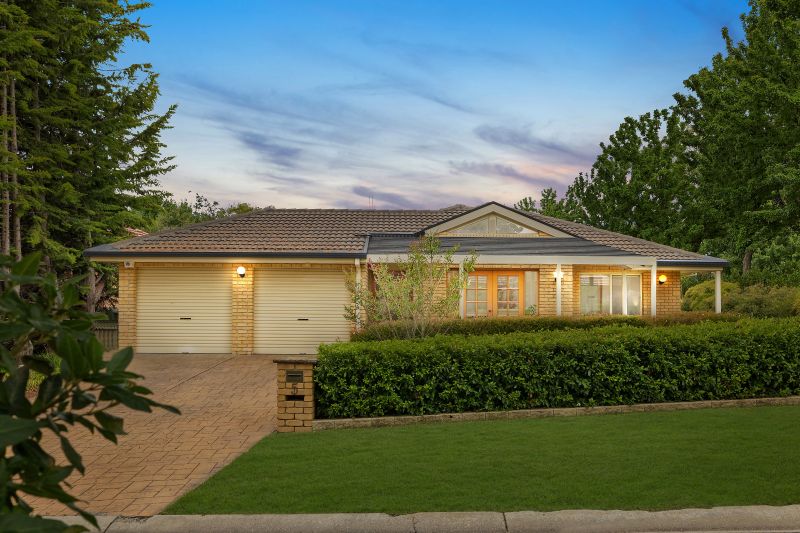 Real Estate For Sale 5 Conjola Close Amaroo , ACT