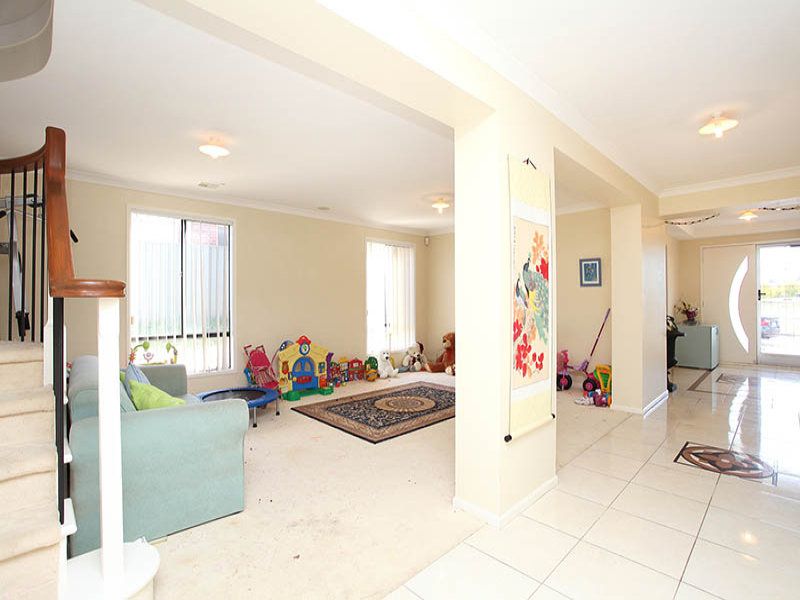 8 Gill Place, Caroline Springs - Thumbnail 7