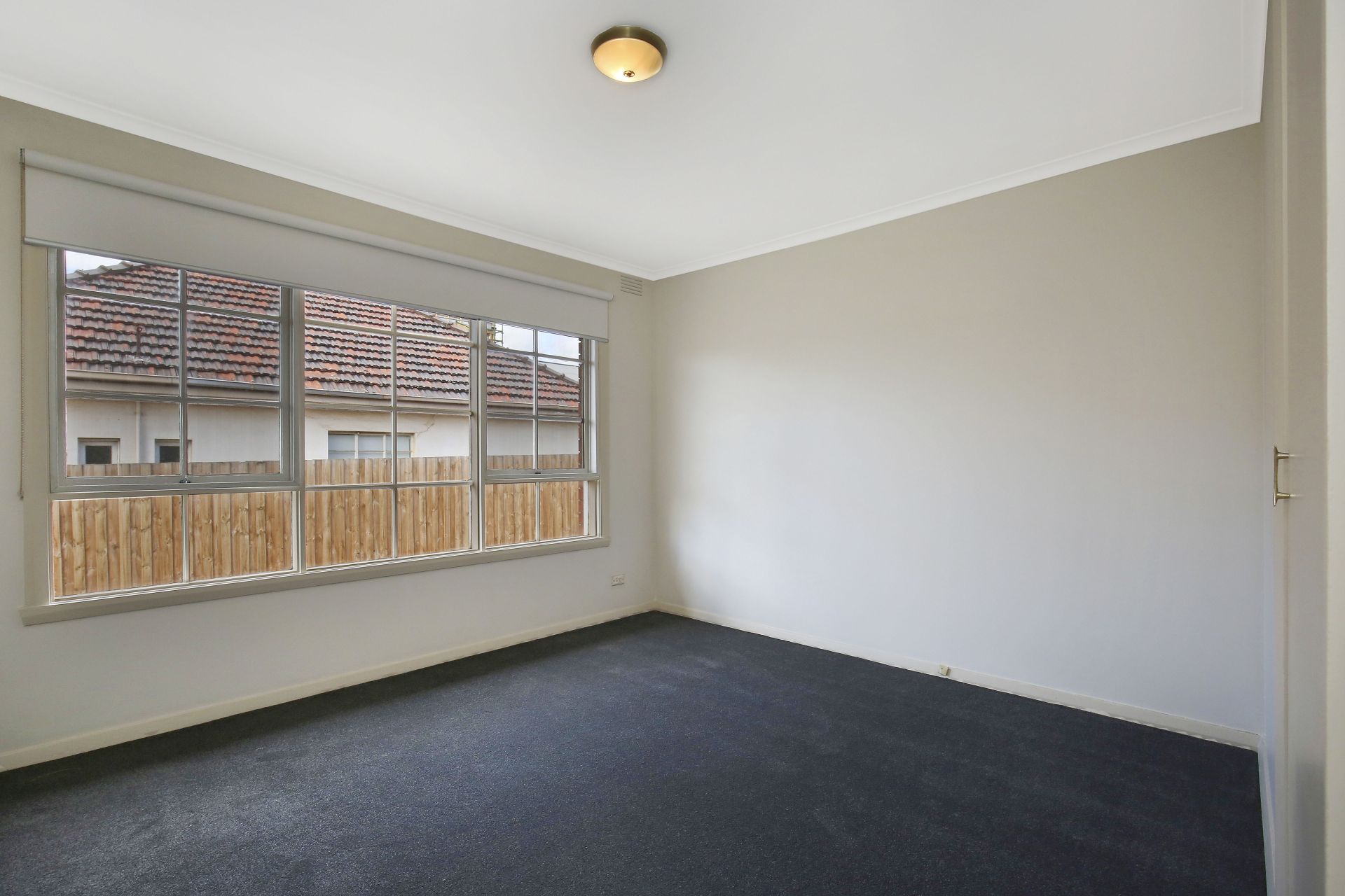 GREAT UNIT IN A PRIME LOCATION!