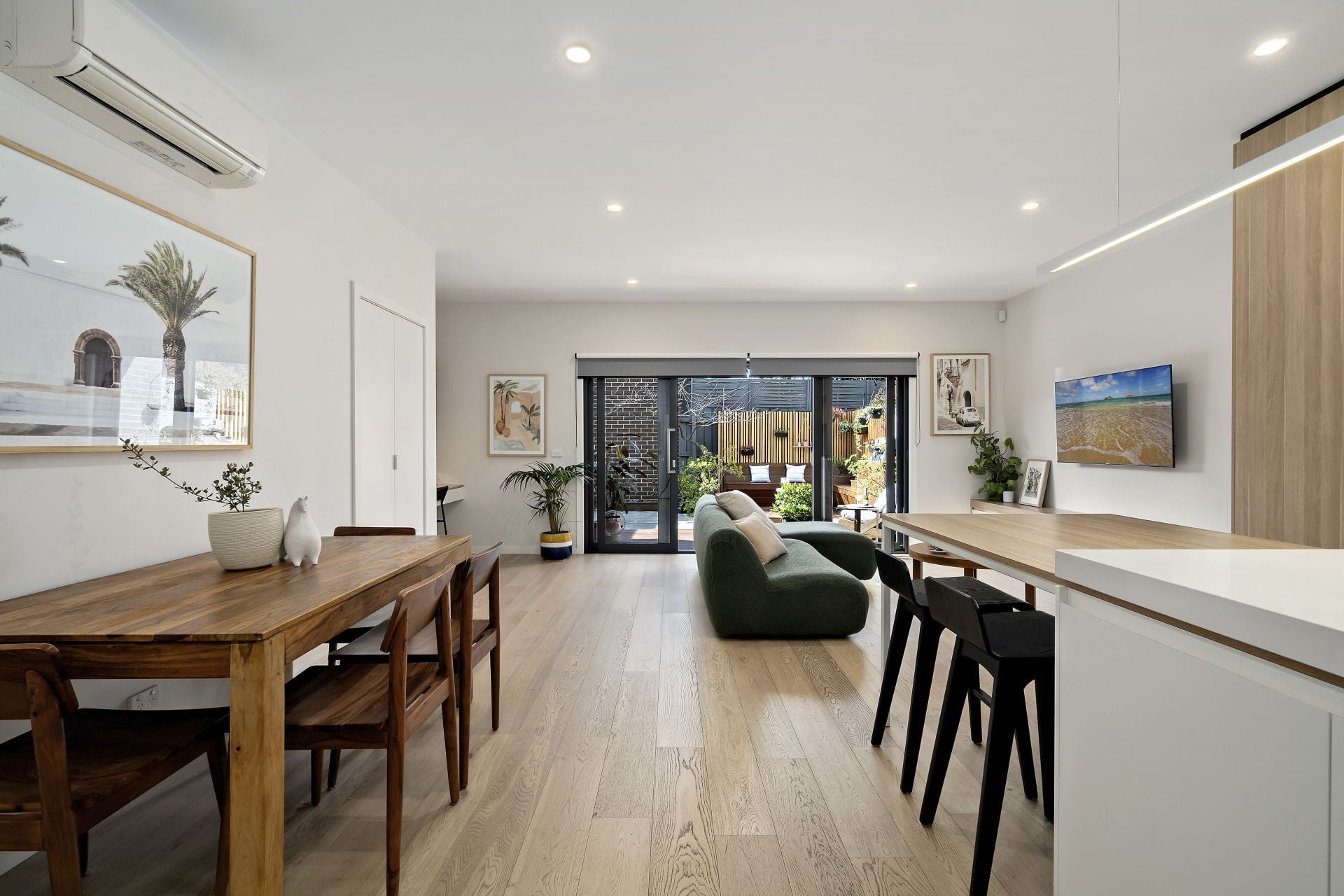 Beautifully Presented Two-Bedroom Townhouse