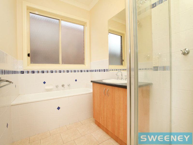 32 Naracoorte Drive, Caroline Springs - Thumbnail 7