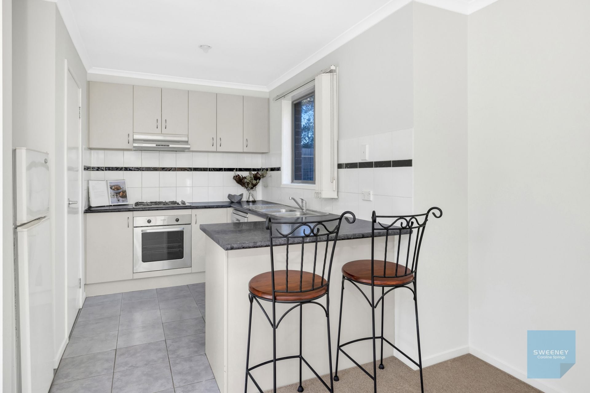 5/8 Sherdley Green, Caroline Springs - Thumbnail 3