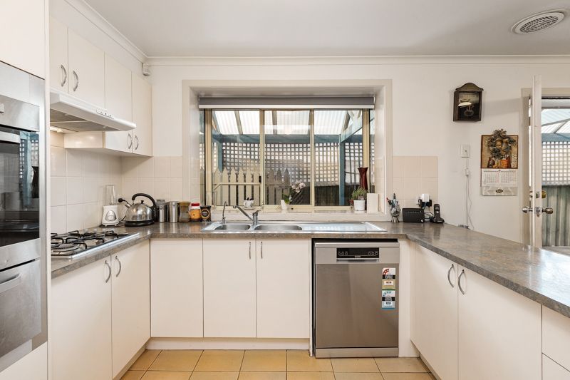 1 Brennan Court, Altona Meadows - Thumbnail 3