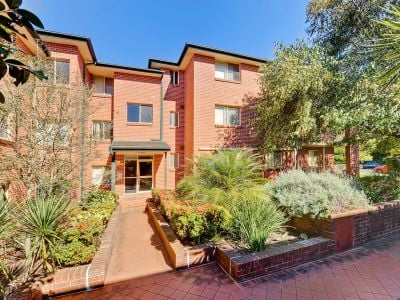 QUIET LOCATION, WALK TO STATION