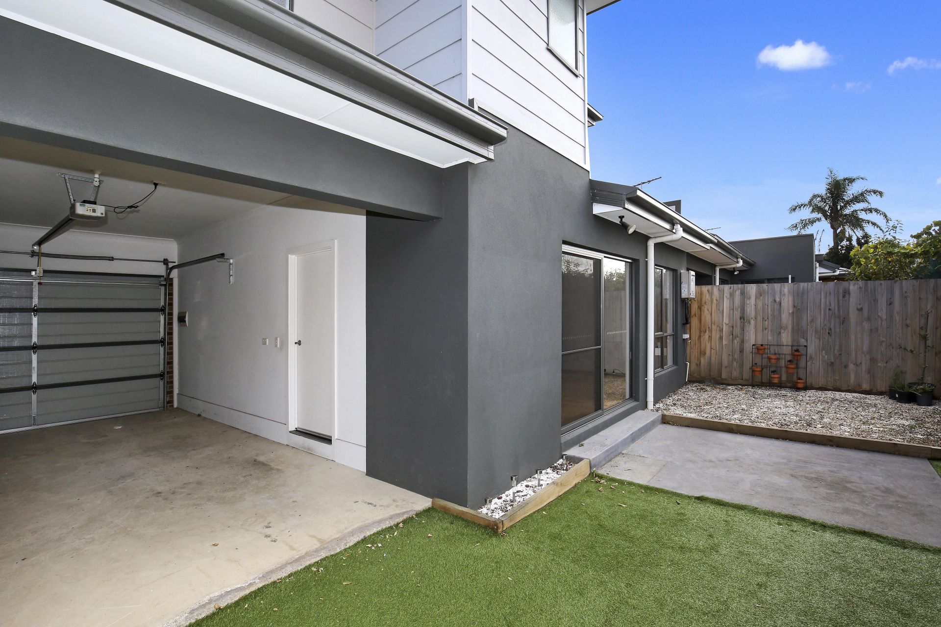 STYLISH & MODERN