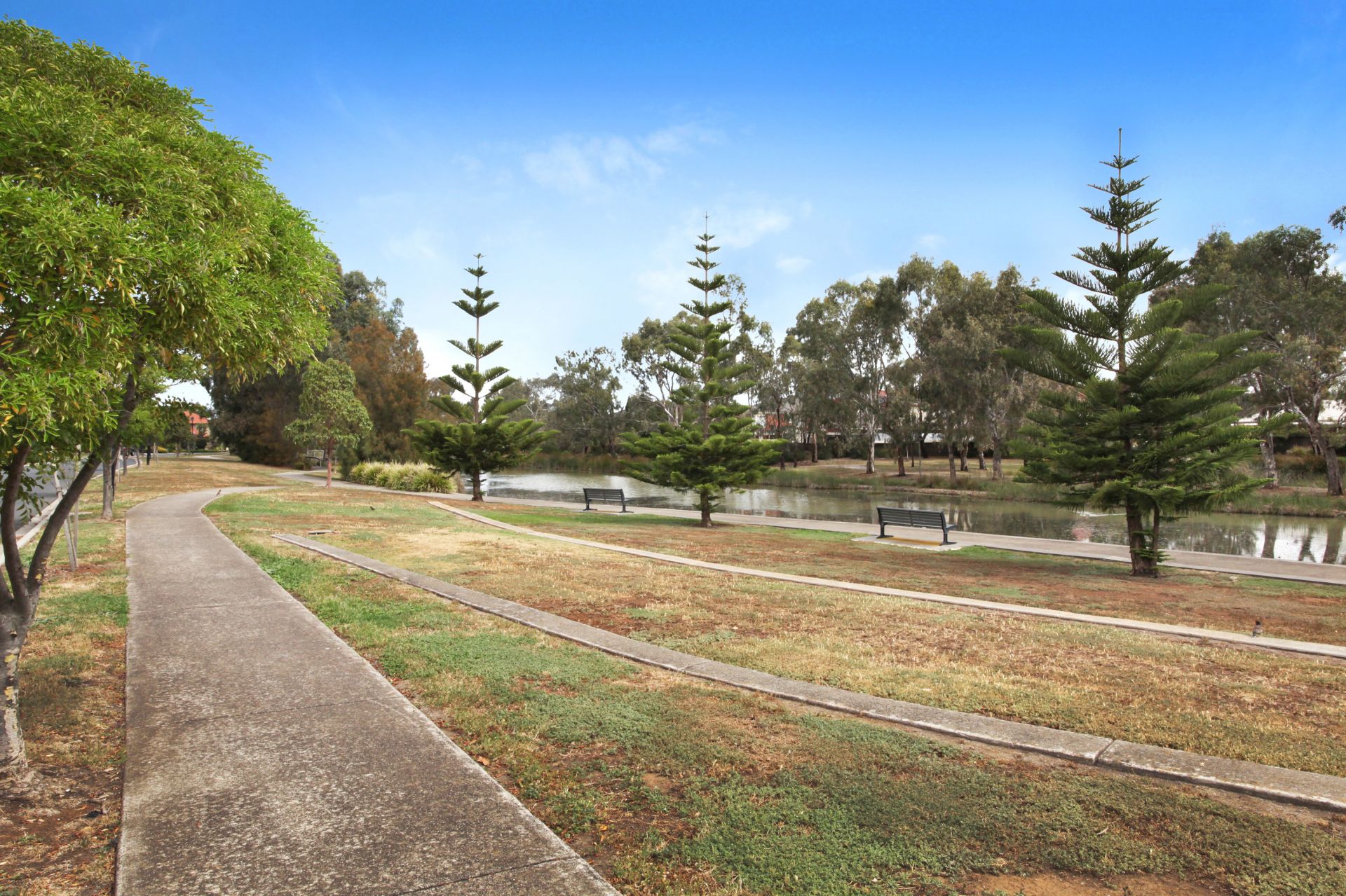 8 Learmonth Court, CAROLINE SPRINGS Sweeney Estate Agents