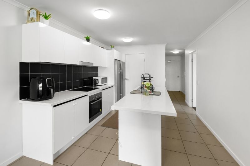 Portfolio Pleaser, Central & Contemporary