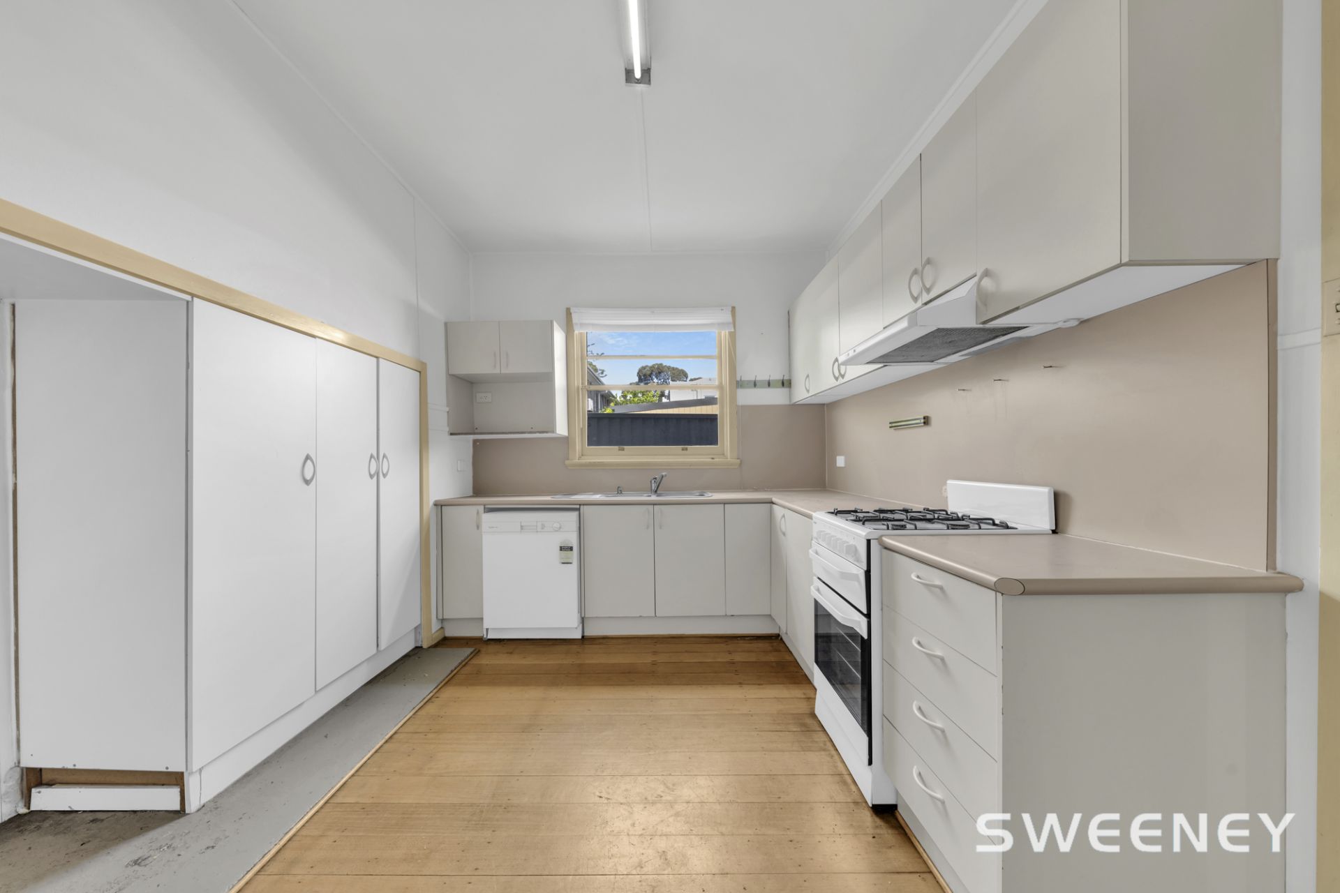 2 Waiora Parade, West Footscray - Thumbnail 3