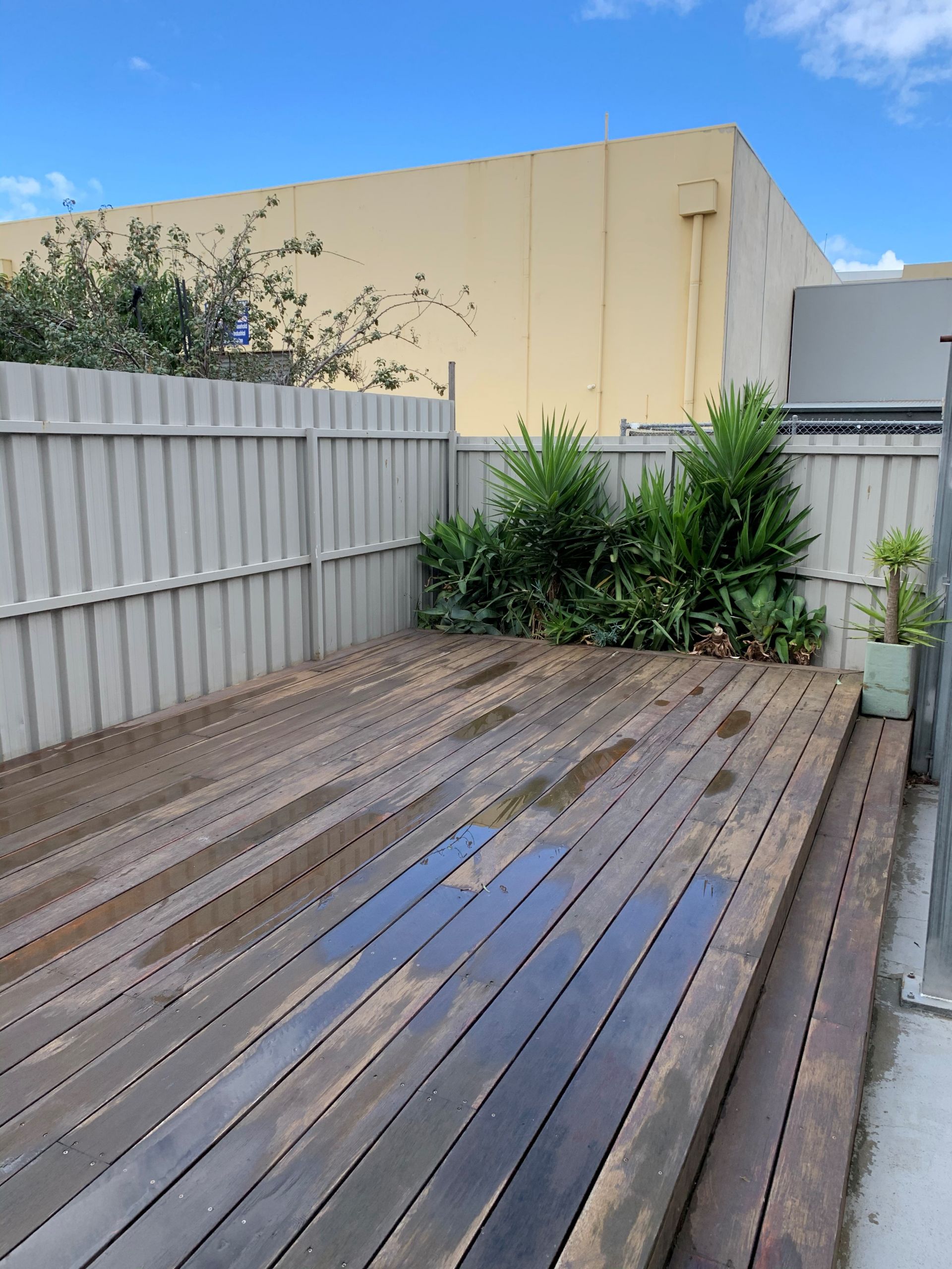 Ready for lease ! Modern low maintenance living in the heart of Preston!!
