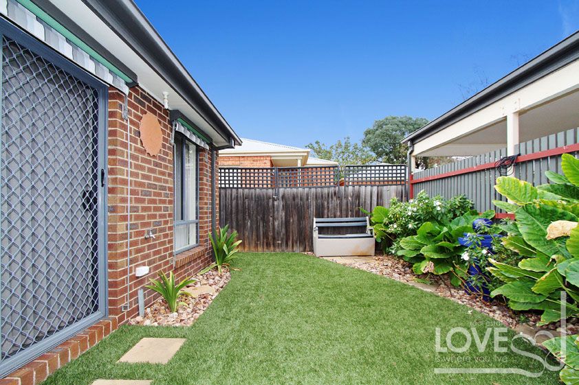 LOW MAINTENANCE, CONVENIENTLY LOCATED ONE BEDROOM UNIT