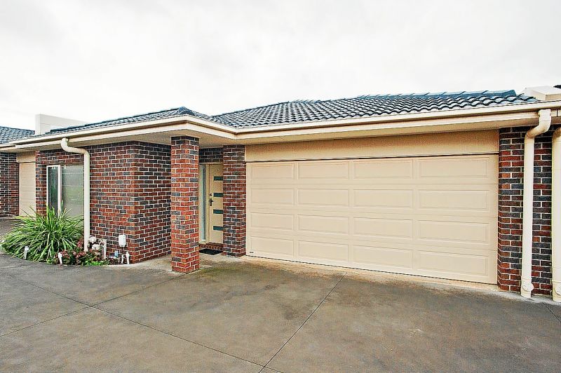 2/125 Holts Lane, Bacchus Marsh - Thumbnail 2
