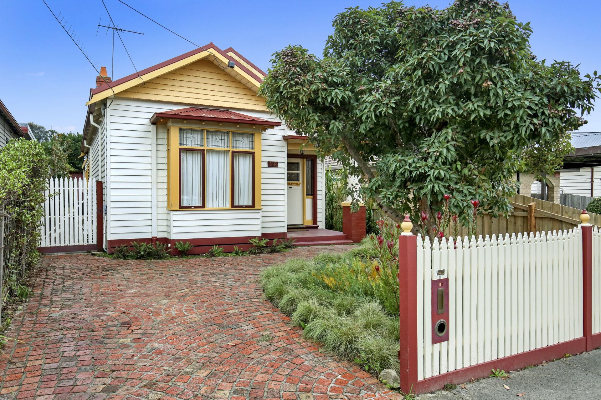 PERFECT HOUSE PERFECT LOCATION!