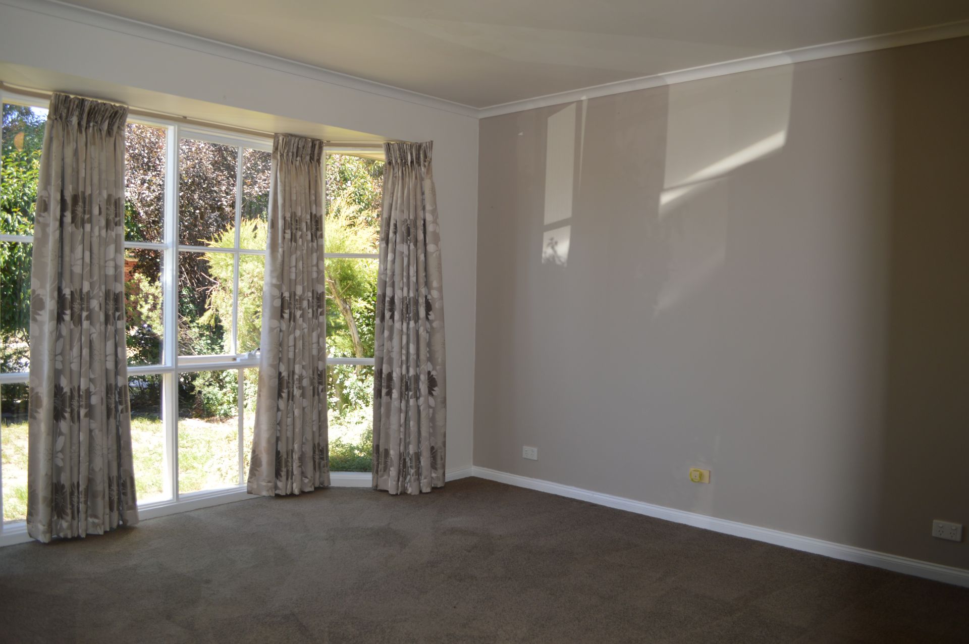 SUPERBLY LOCATED FOUR BEDROOM FAMILY HOME   *Insp Thu 22nd Mar @ 4:40pm & Sat 24th Mar @ 10:05am*