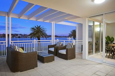 Luxury waterfront style with beautiful harbour views
