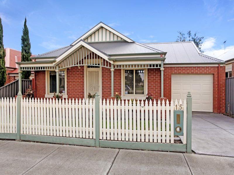 15 Dobell Crescent, Caroline Springs - Thumbnail 2