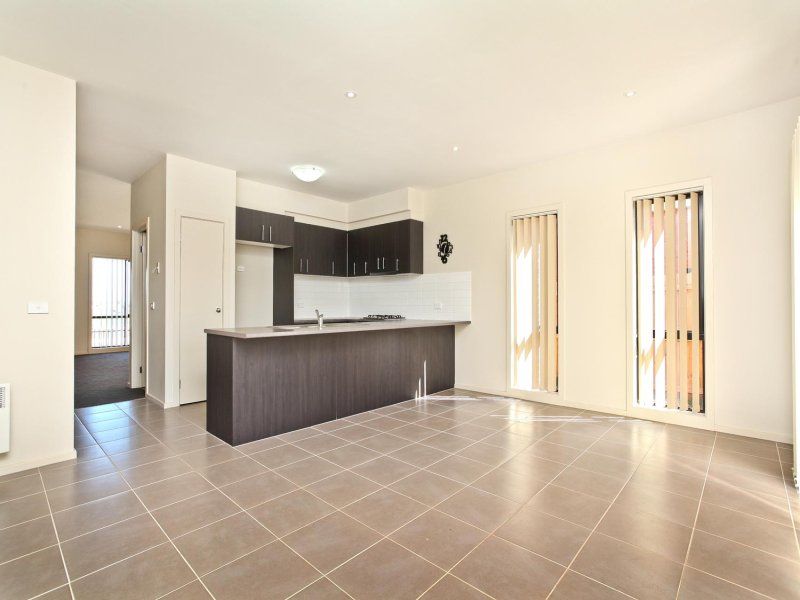 7 College Street, Caroline Springs - Thumbnail 4