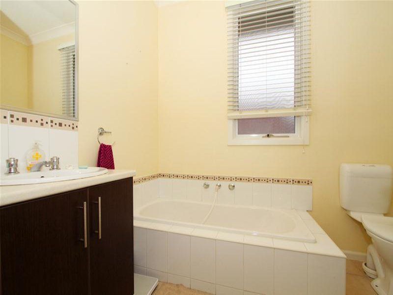 MODERN 2 BEDROOM HOME IN LALOR!