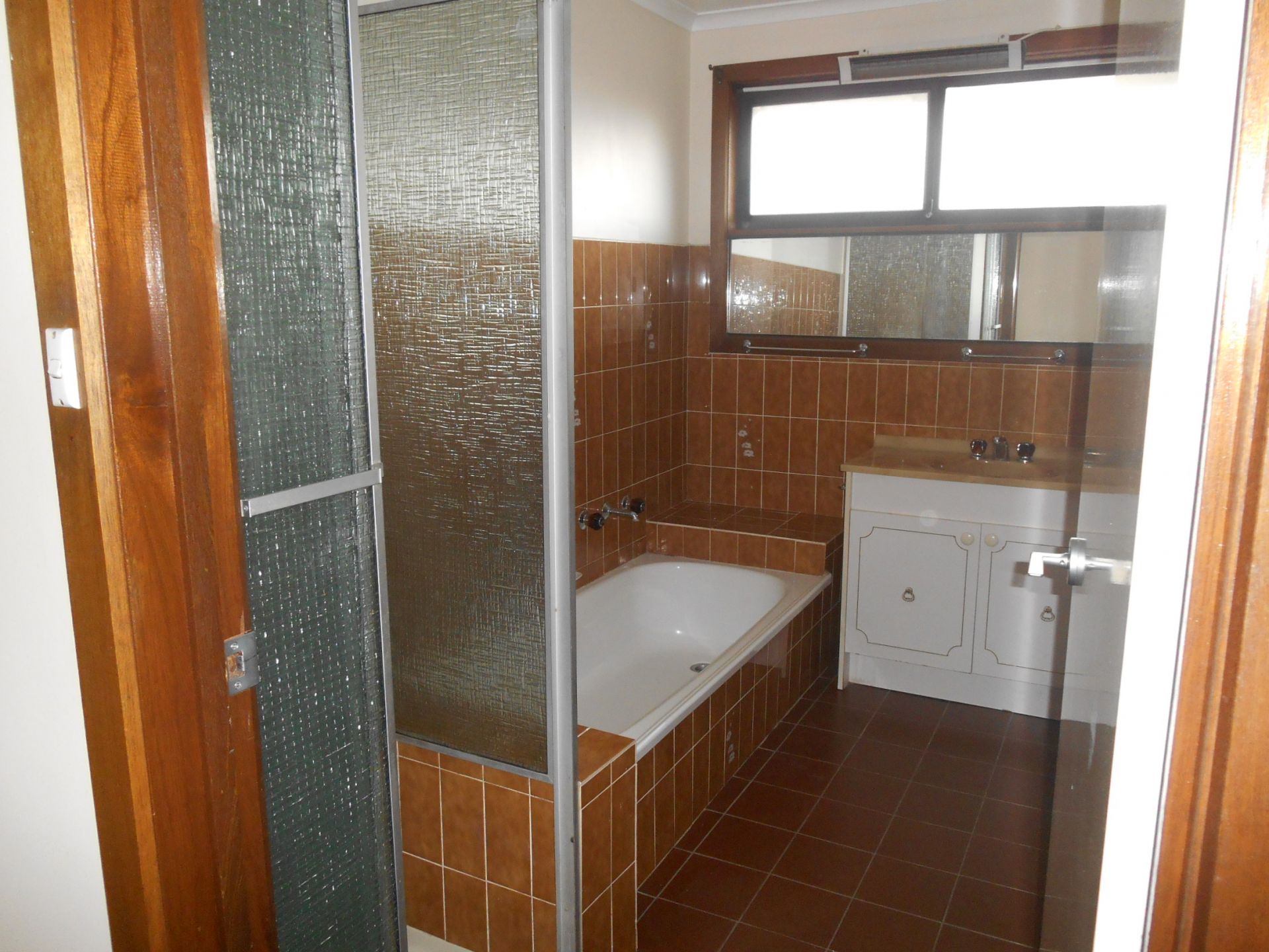 Great Location, 3 Bedroom Unit
