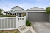 5 Oakland Street, Mornington VIC