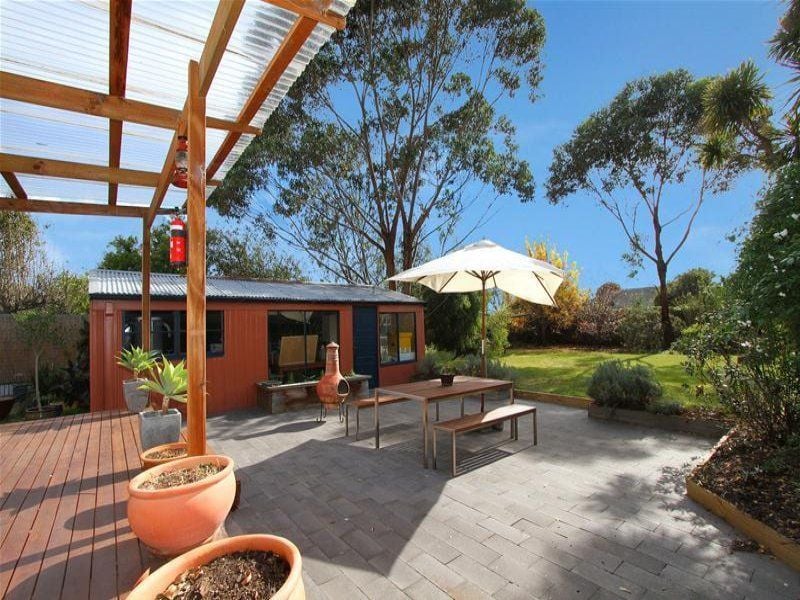 20 Carbeena Parade, Heidelberg West