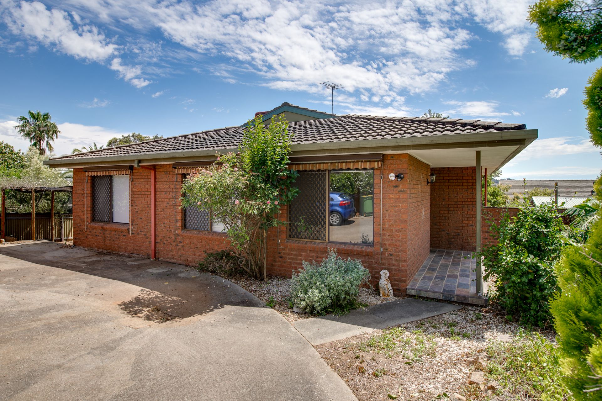 2/300 Highview Crescent, Lavington Gilson Yonson Real Estate