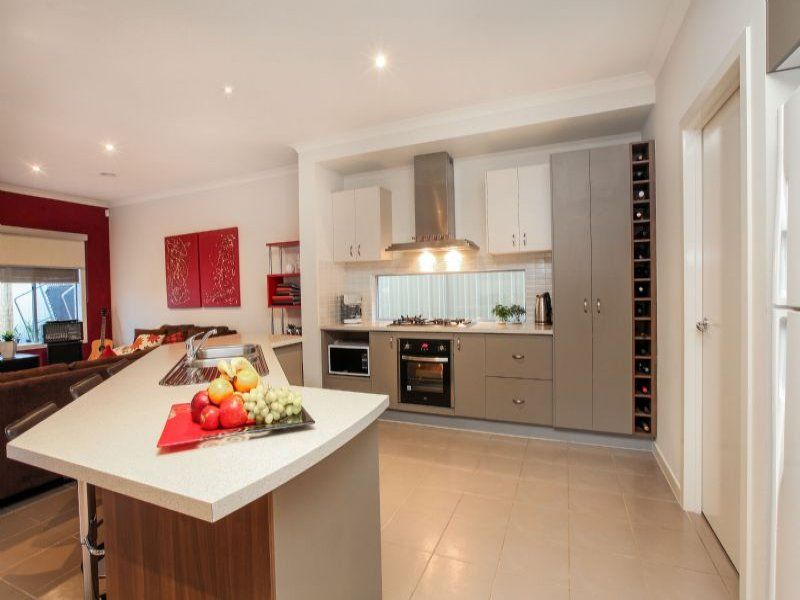 6 Oldis Close, Caroline Springs - Thumbnail 3